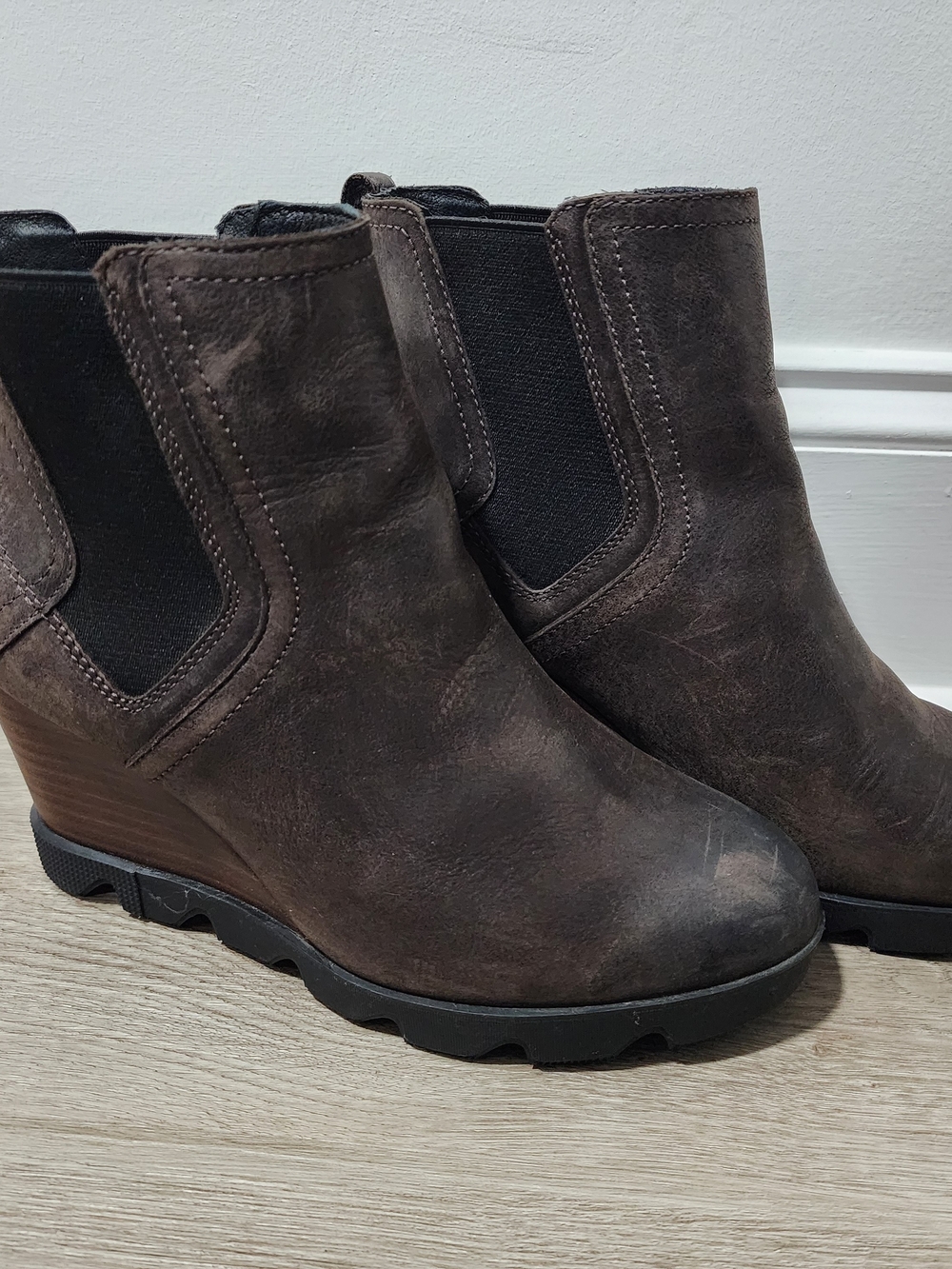 Sorel Brown Wedge Chelsea Booties with Black Elastic